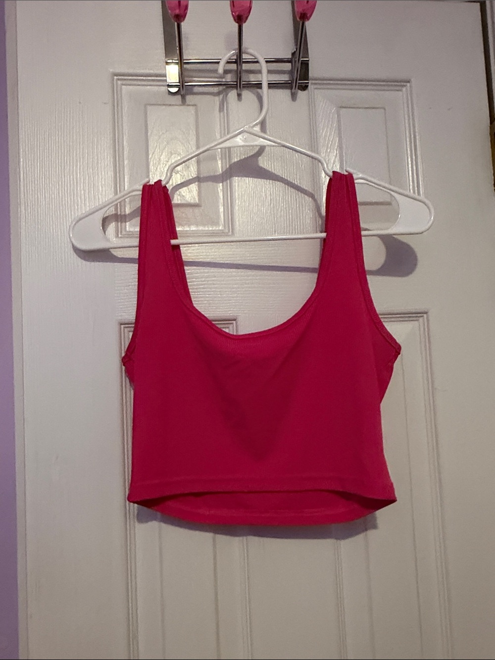 SHEIN Hot Pink Ribbed Scoop Crop Tank - Picture 3 of 3